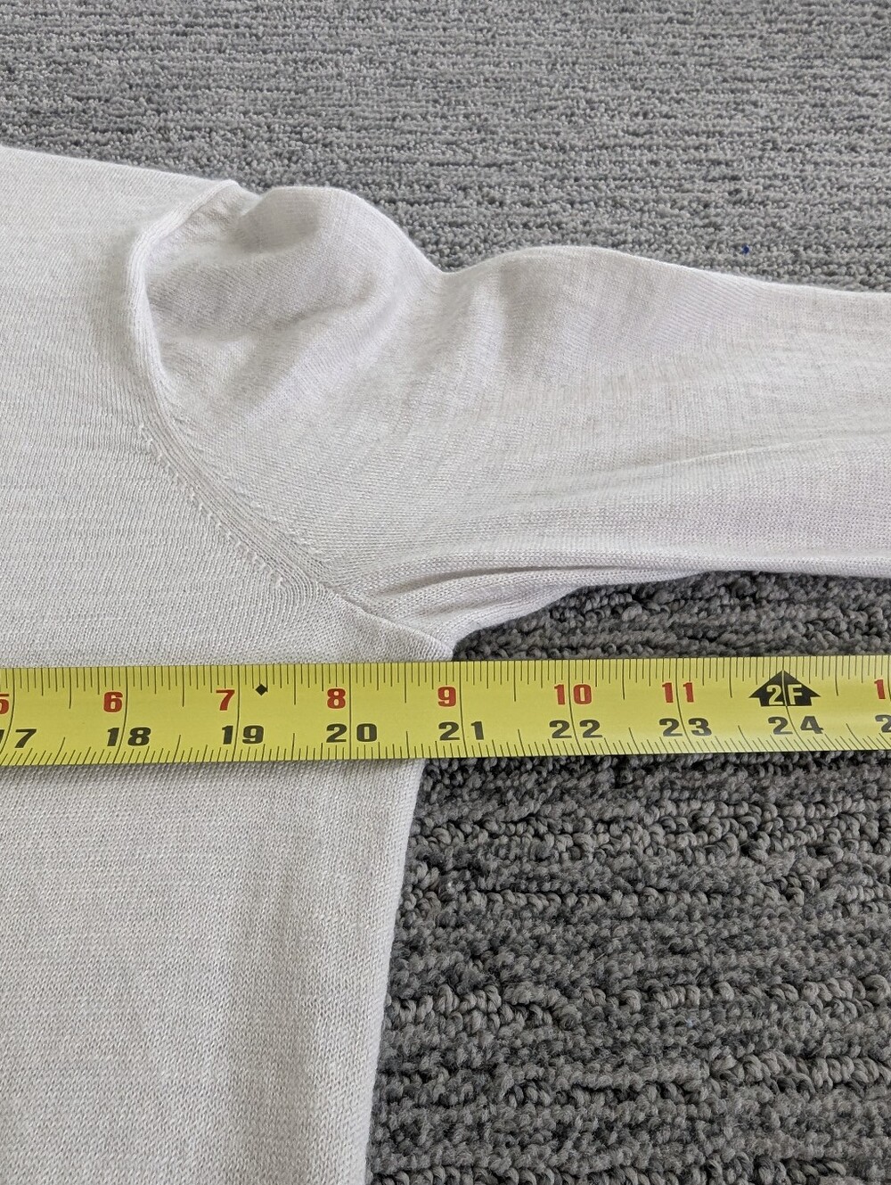 GAP Crewneck Pullover Sweater in Extra Fine Merino Wool in Silver Grey - Picture 5 of 6
